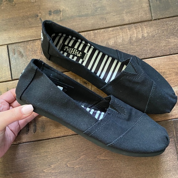 Mad Love Shoes Womens Mad Love Lydia Slip On Canvas Sneakers Poshmark